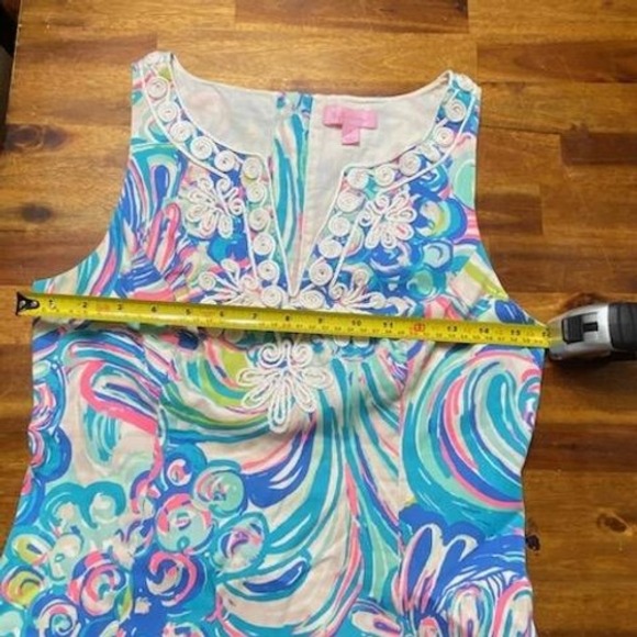 Lilly Pulitzer Embroidered, Sleeveless, v-neck, Colorful Shift Dress size 2 - Picture 4 of 7